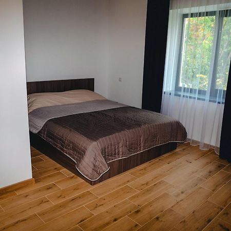 Four Rooms Apartments Cherkasy Exterior foto