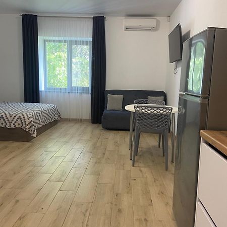 Four Rooms Apartments Cherkasy Exterior foto