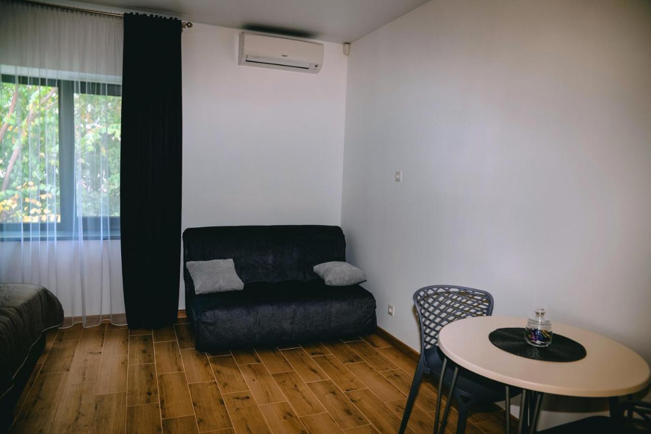 Four Rooms Apartments Cherkasy Exterior foto