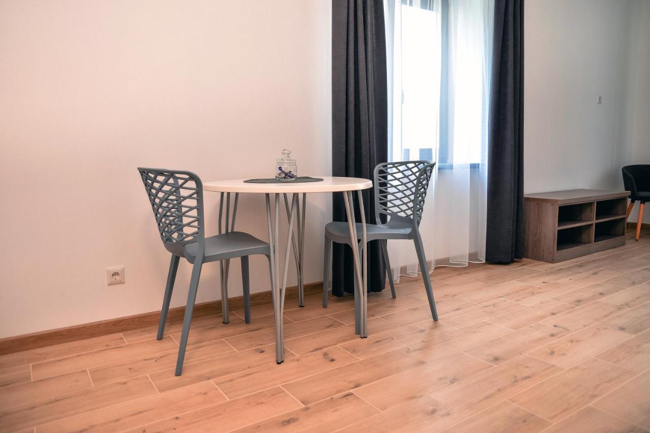 Four Rooms Apartments Cherkasy Exterior foto